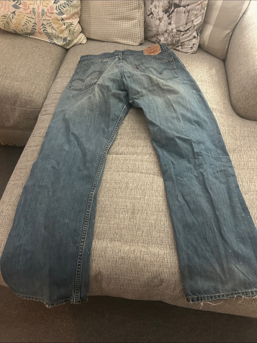 Levi's Men's Faded Blue Straight Jeans - Picture 9 of 11